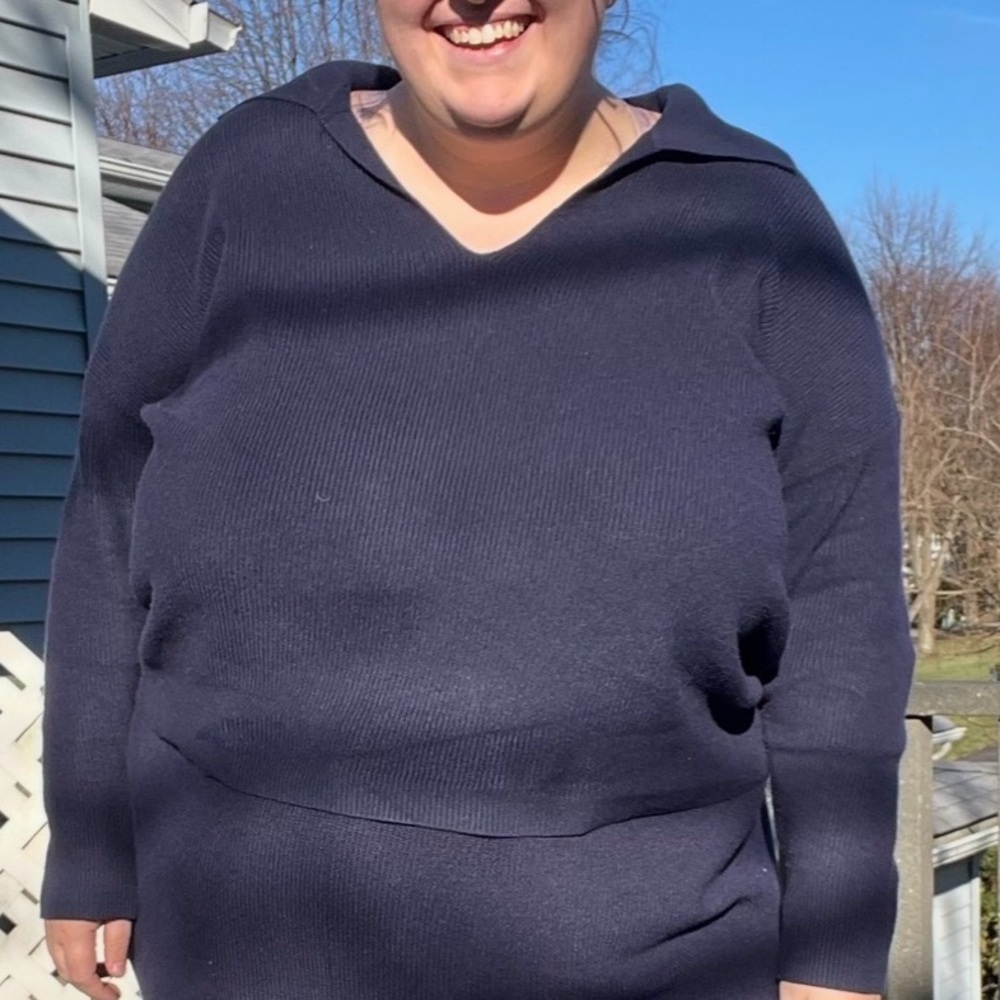 Navy Blue Cropped Ribbed Sweater